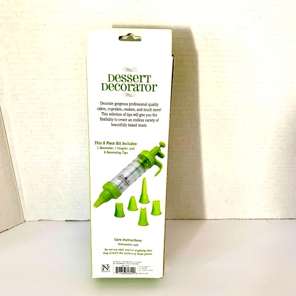 Cupcake Bakeware "What's New" Book#1 w/ Push-Up Cake Poppers & Dessert Decorator - Picture 8 of 16